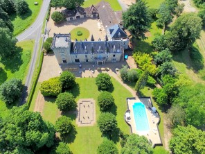9 Luxury Chateau Suites with Private Pool in a Village Setting, Marthon, Nouvelle Aquitaine, France